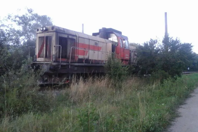 Locomotivă în flăcări la halta din Baciu. O defecțiune a cauzat incendiul FOTO