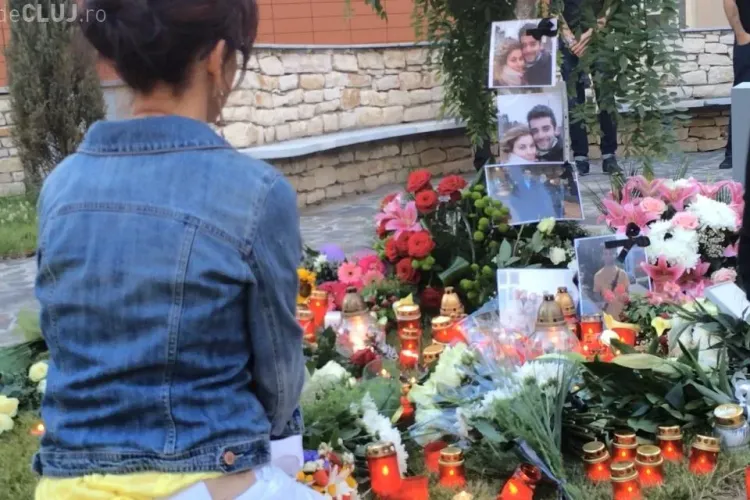 Studenții de la UMF Cluj morți în Ucraina, Andrei Anghel și Olga Ioppa, au fost comemorați de colegi și rudele din Cluj - FOTO