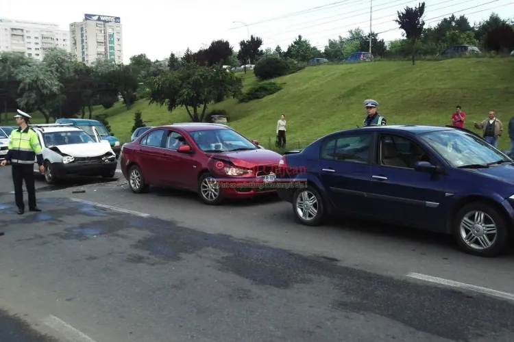 Accident în lanț lângă Polus Center - FOTO