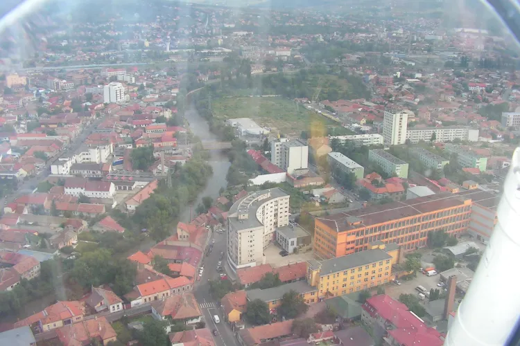 Clujul văzut din AER! Zeci de clujeni au zburat deasupra orașului cu elicopterul de la Unitatea Specială de Aviație - FOTO