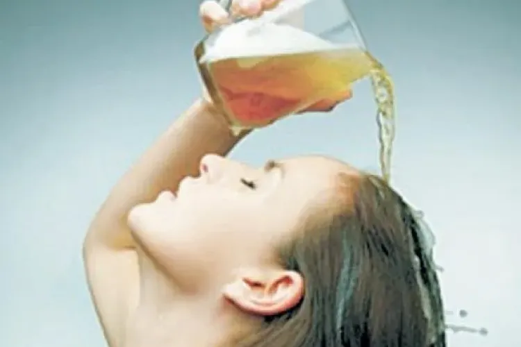 Cum să îți faci o mască de păr cu BERE și OUĂ