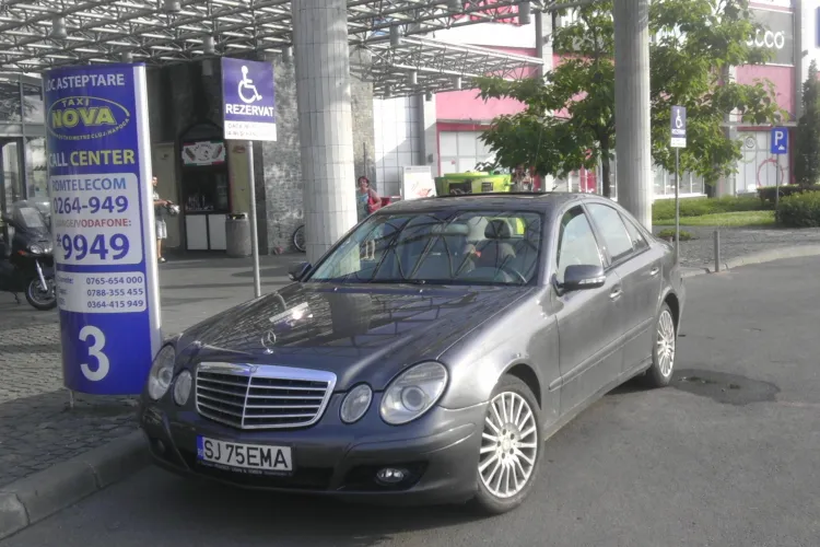 Parcare în POARTĂ la Polus: Cred că ar fi intrat cu mașina în MALL - FOTO