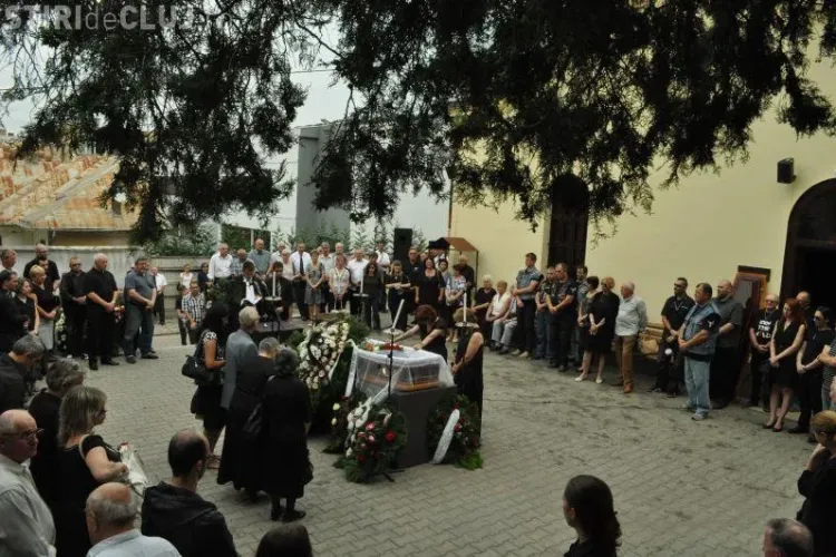 NUMAI două sute de clujeni au fost la înmormântarea bateristului Semnal M, Solomon Francisc