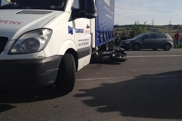 Accident în Florești! O motociclistă a intrat sub un camion - FOTO