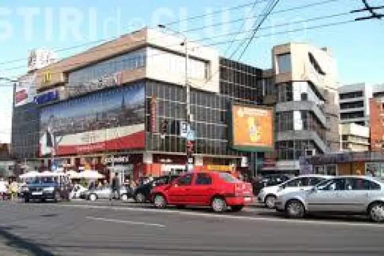 Pensionară lovită de o autospecială la Hala din Piața Mihai Viteazu		