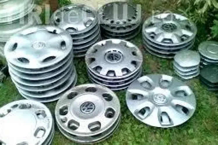 Prinși în Grigorescu, după ce au furat 20 de capace de la autoturisme