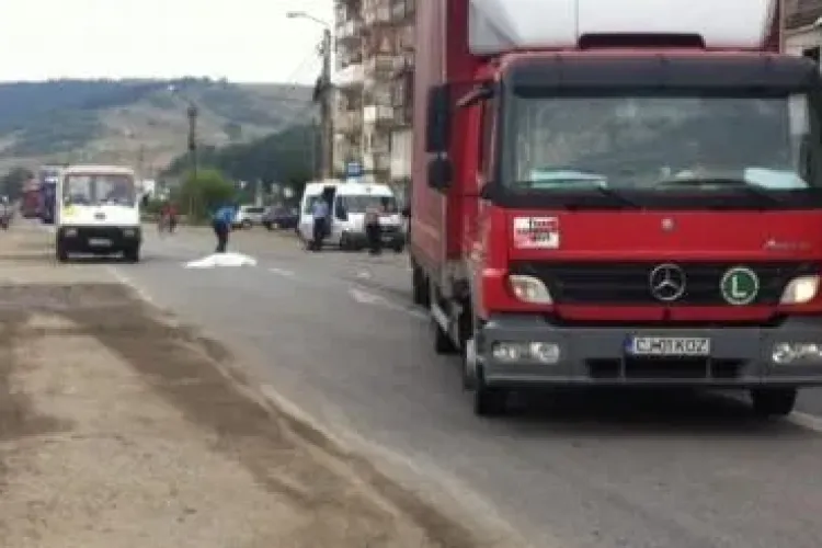 Accident mortal la Dej! O femeie a fost ”spulberată” de un camion FOTO