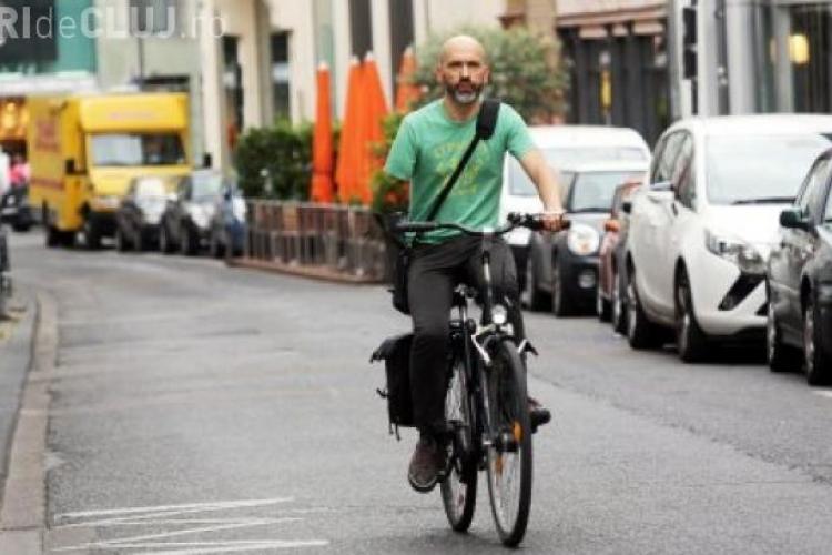 Un român fără o mână, amendat în Germania pentru că nu ţinea ambele mâini pe bicicletă. Ce a URMAT?