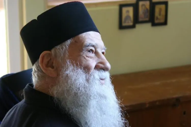 Minunea de la deshumarea părintelui Calciu! Trupul i s-a mumificat așa cum a prezis el - FOTO ȘOCANT