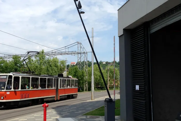 Iluminatul exterior al Cluj Arena costă 110.000 lei pe an. De aceea nu e pornit. Atunci de ce s-a mai făcut?