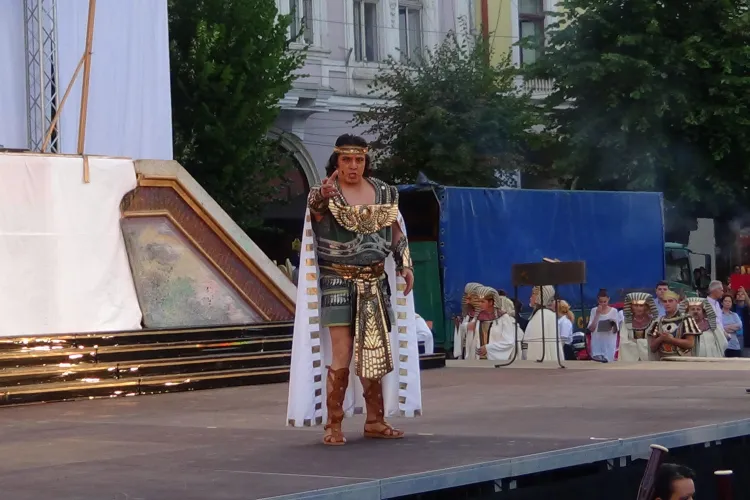 AIDA în Piața Unirii - Spectacol bun, dar organizarea putea fi mai bună - FOTO