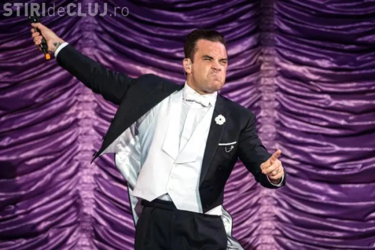 Robbie Williams a căzut de pe scenă la un concert și i-a rupt mâna unei femei. Nu și-a cerut scuze - VIDEO