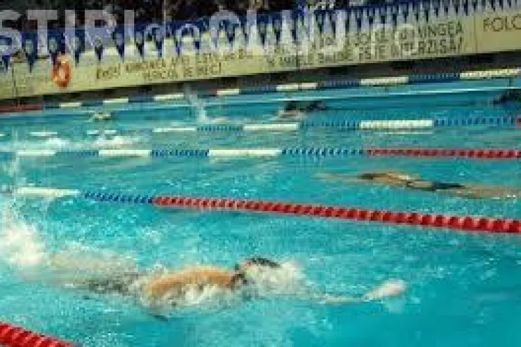 Echipa Marty Cluj inoată la Swimathon pentru copiii dependenţi de dializă