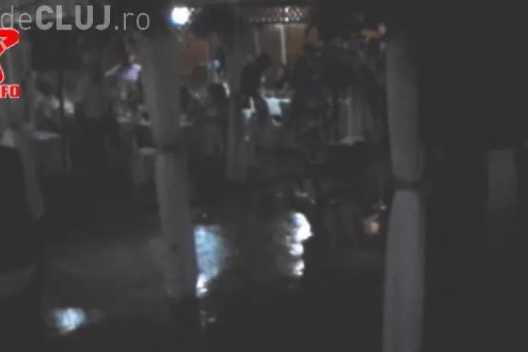 Nuntă dezastru la Gherla! Petrecerea a fost oprită de o inundație - VIDEO