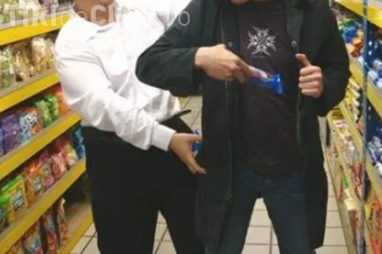 Bărbat prins la furat în supermarket în Gheorgheni. A sustras carne și cosmetice de 400 lei