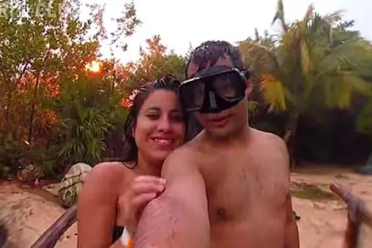 Selfie de coșmar pe o plajă romantică! Ce au făcut când a FULGERAT chiar lângă ei - VIDEO