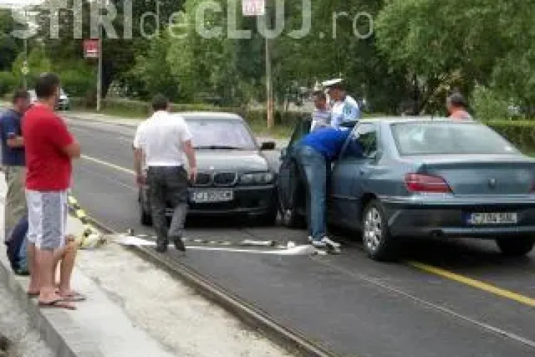 Accident pe Splaiul Independenței! O mașină s-a răsturnat