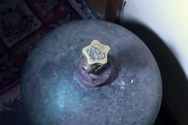 Hoț prins de polițiști la 8 luni după ce a spart o casă în Feleacu. A furat o butelie