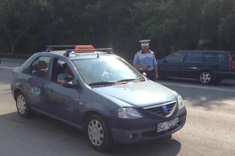 Un alt instructor auto a fost prins băut în timpul cursurilor. Și-a pus elevul să treacă pe roșu