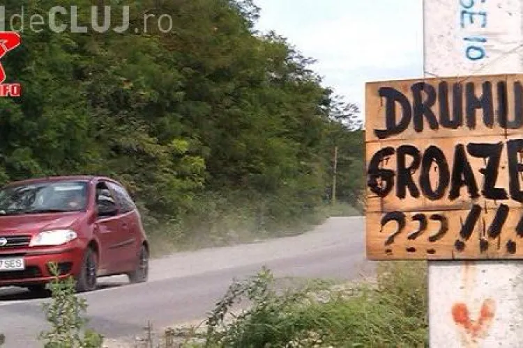 ”DRUMUL GROAZEI” de la Fizeșu-Gherlii face victime. O șoferiță a intrat cu mașina într-un cap de pod