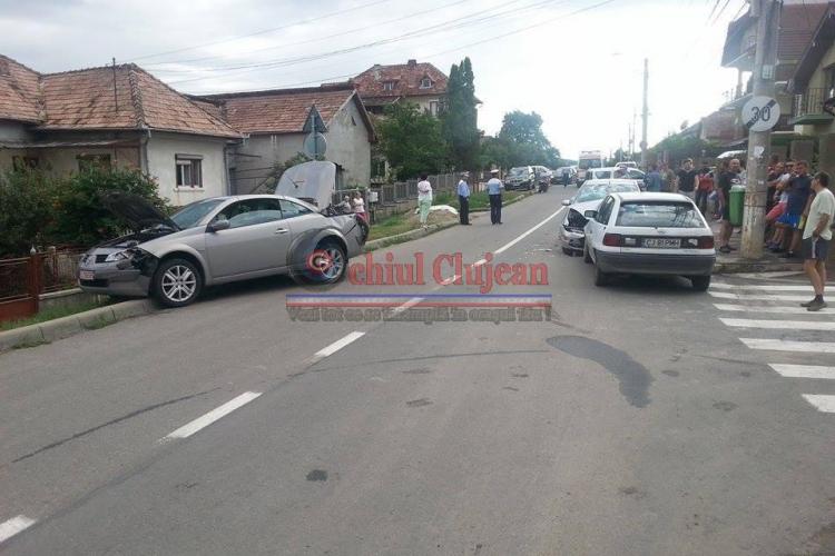 Accident pe strada Partizanilor! Șoferul fără permis a vrut să fugă, dar oamenii au pus mâna pe el - FOTO