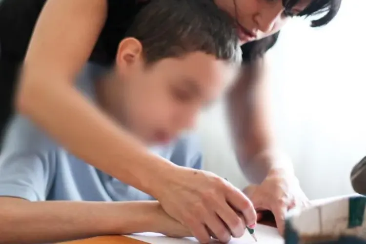 Copiii de la AHS colorează ziua copiilor bolnavi de cancer de la Institutul Oncologic din Cluj