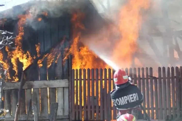Incendiu în Chinteni! A ars o casă și focul s-a extins la vecini. Păgubiții au suferit un ȘOC