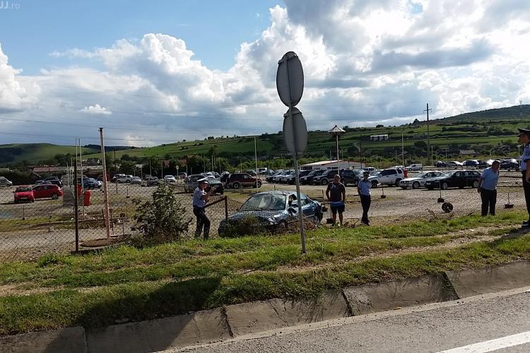 Accident în Florești! Un șofer a ”dansat” pe șosea și a dărâmat gardul de la Târgul de mașini - FOTO