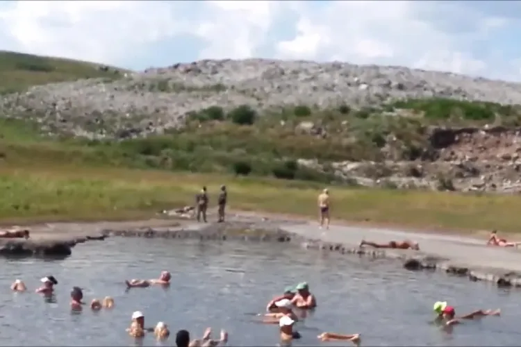 Lacul de la Pata Rât atrage zilnic zeci de clujeni: Ne vindecă de boli - VIDEO