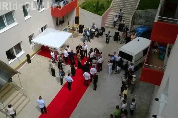 Cea mai tare nuntă din Florești! Au aruncat cu euro: ”pentru primar” și ”pentru poliție” - VIDEO