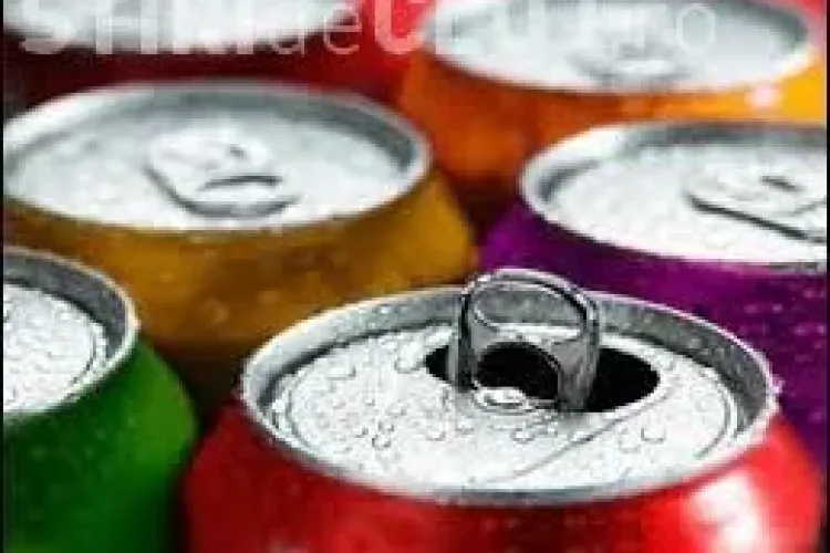 Bei sucuri acidulate? Cum îți afectează organismul în doar 30 de secunde