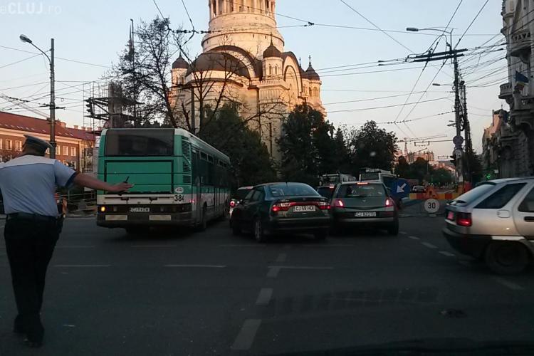 Centrul Clujului PARALIZAT de lucrările de asfaltare - FOTO și VIDEO