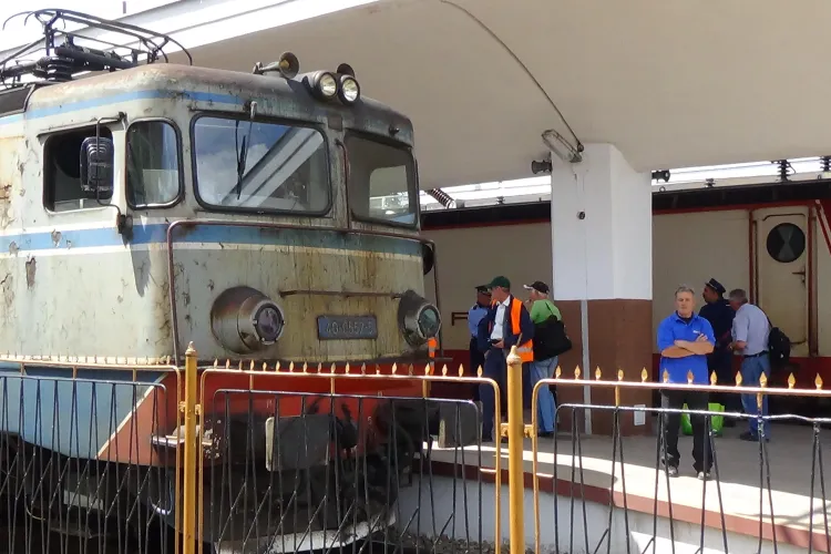 Drumul cu trenul de la Cluj la București durează între 10 și 14 ore