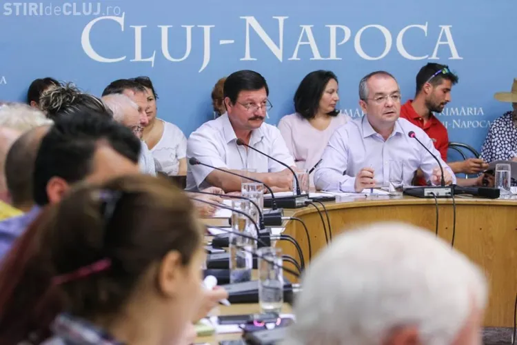 Clujenii au reușit să îl convingă pe Emil Boc. Regulamentul pentru plimbarea câinilor se schimbă