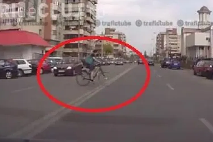 Bicicliștii clujeni sunt un pericol pe străzi. VEZI câteva scene filmate în trafic - VIDEO