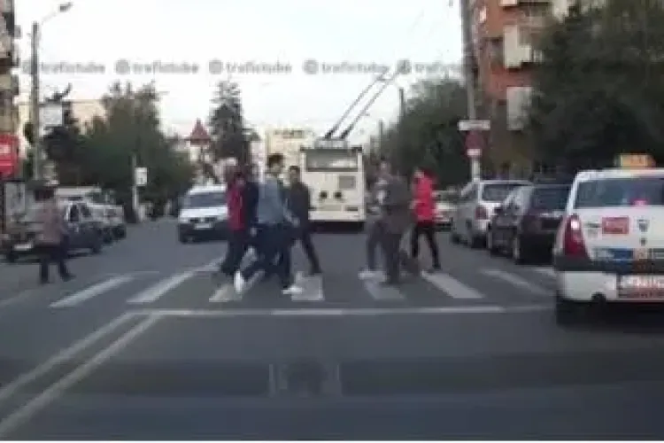Nesimțiri clujene - Cum sunt prezentați taximetriștii într-un clip pe trafictube.ro - VIDEO