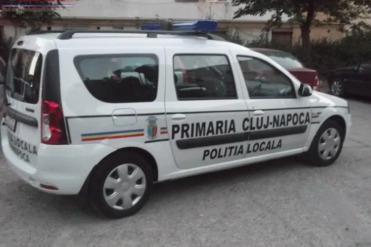 Poliția locală din Cluj-Napoca prinsă cu canistra la Petrom