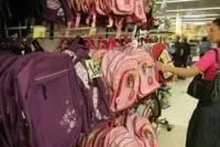 Ghiozdane și rechizite gratuite pentru copiii din familii defavorizate la Cluj