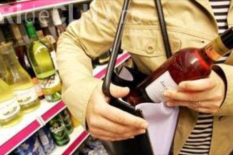 Tânără de 20 ani prinsă la furat în supermarket la Cluj