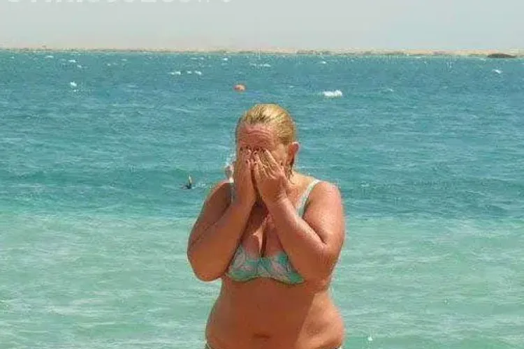 Mamă a 5 copii BATJOCORITĂ pe plajă pentru că e GRASĂ. Reacția pe care a avut-o a emoționat pe toată lumea!