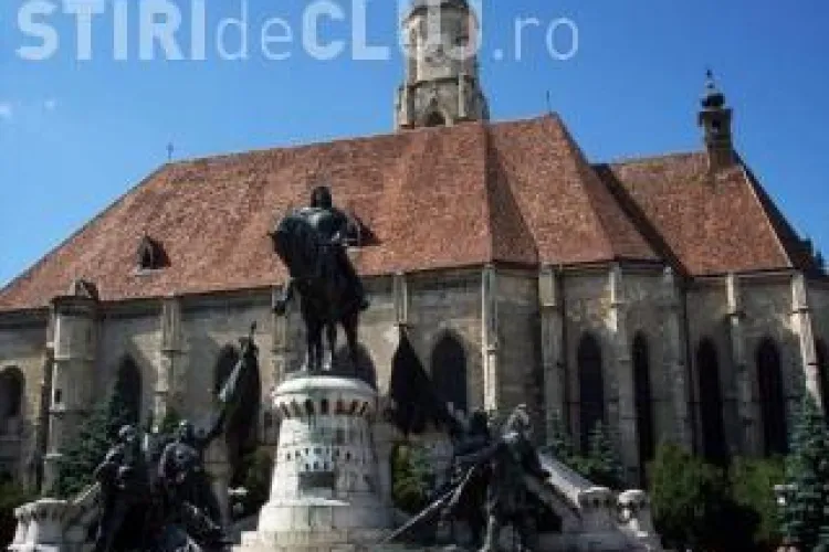 Statuia lui Matei Corvin a fost redesenată. Regele are cheia orașului în mână - FOTO