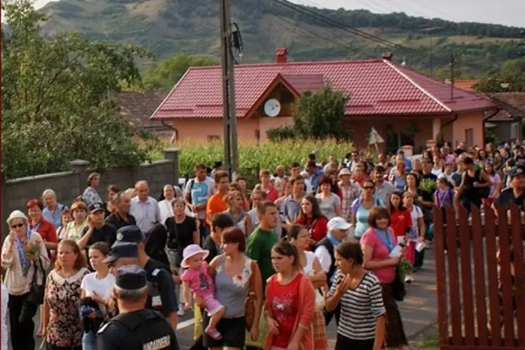 Pelerinaj la Nicula cu ocazia Adormirii Maicii Domnului. Vezi care e programul