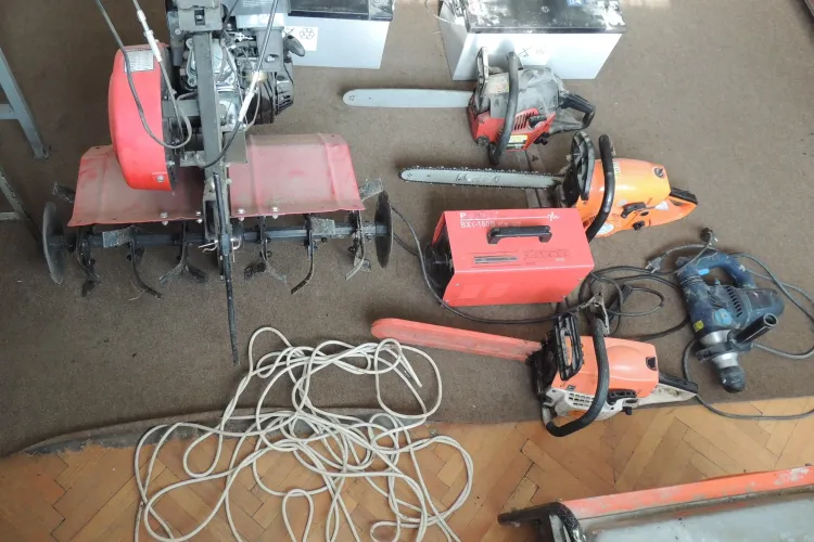   Spărgător reținut de polițiști la Cluj. A furat utilaje electrice de peste 23.000 lei VIDEO