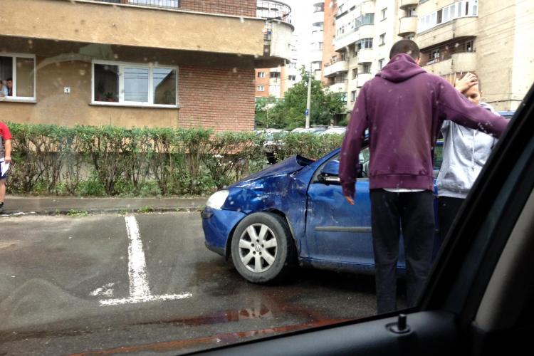 Accident pe strada Teodor Mihali la intersecție cu strada Venus - FOTO