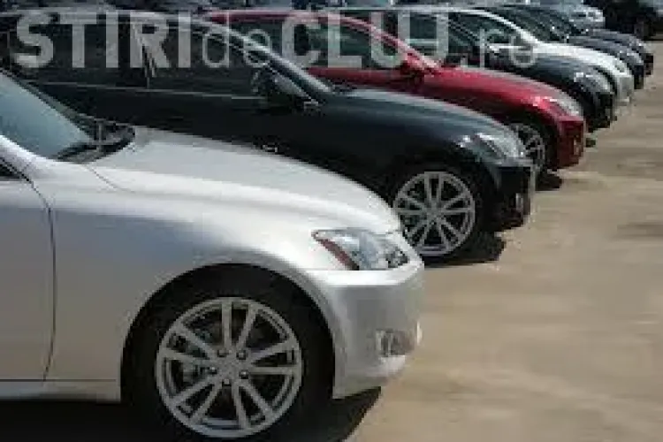 Scenă de tot râsul la Cluj. Mașină blocată în parcare de o...canapea FOTO