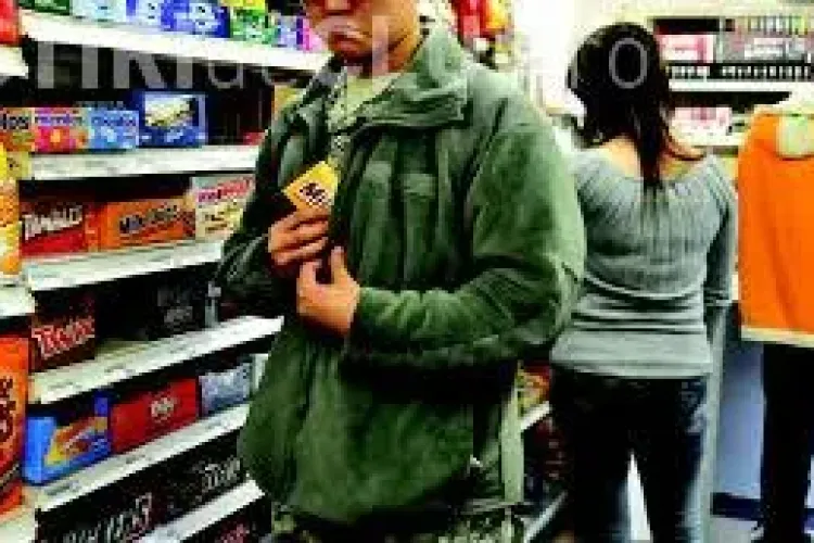 Clujean reținut de polițiști după ce a furat mâncare dintr-un supermarket din Mărăști