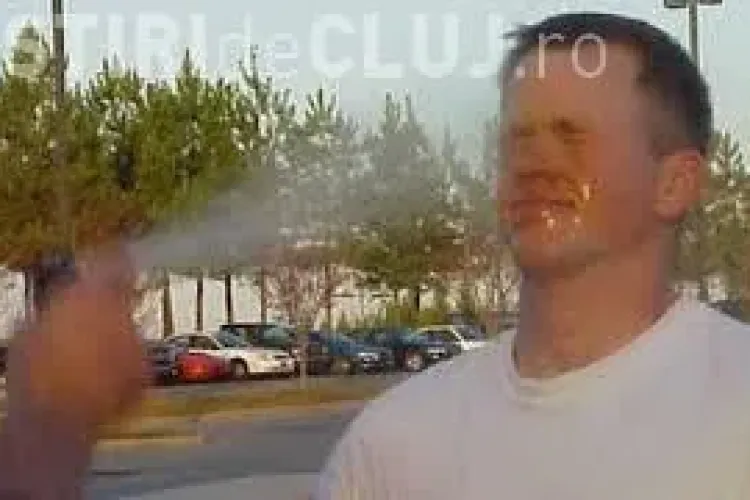 Clujean atacat de o femeie de 66 ani. I-a dat cu spray paralizant în ochi și i-a furat telefonul