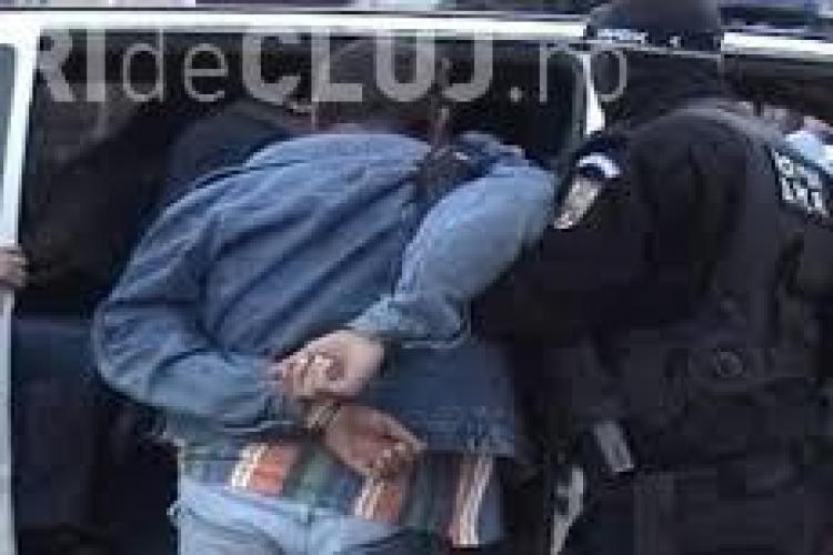Scandalagii reținuți de Poliție în Piața Gării. Au amenințat angajații unui magazin și un echipaj de poliție