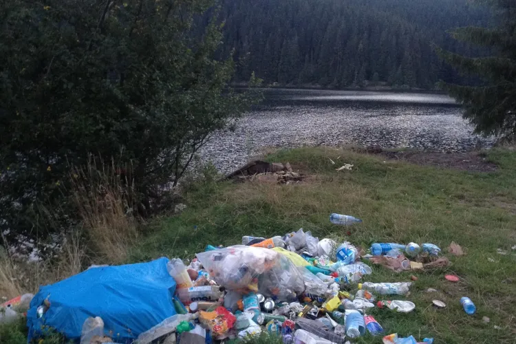Lacul Beliș cu imagini fără cuvinte...Civilizați-vă!!! - FOTO