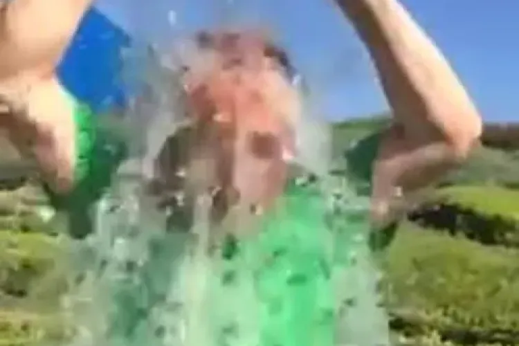 Emil Boc și-a turnat apă rece în cap - VIDEO